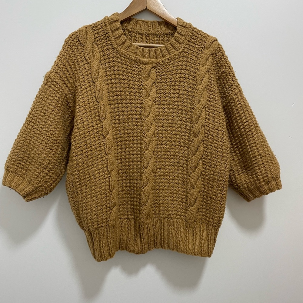 Cable knit sweater mustard 3/4 sleeve